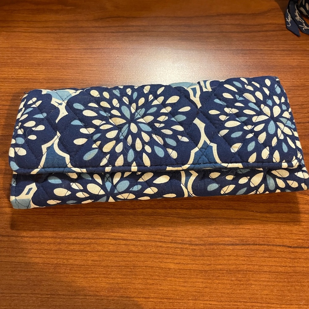 Blue Vera Bradley set.  Laptop tote, wallet and pill box - Picture 7 of 8